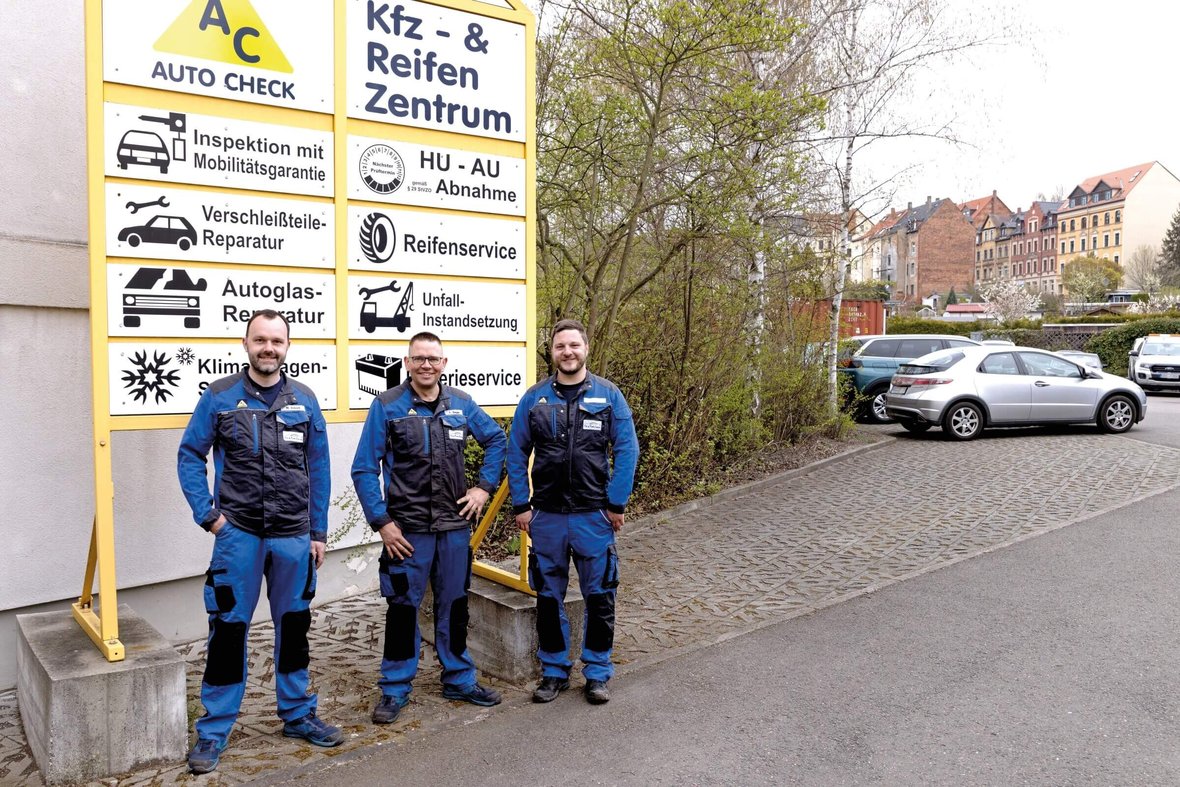 Team bei Autoservice bei KRZ Karl Heuschkel und Maik Eckert GbR